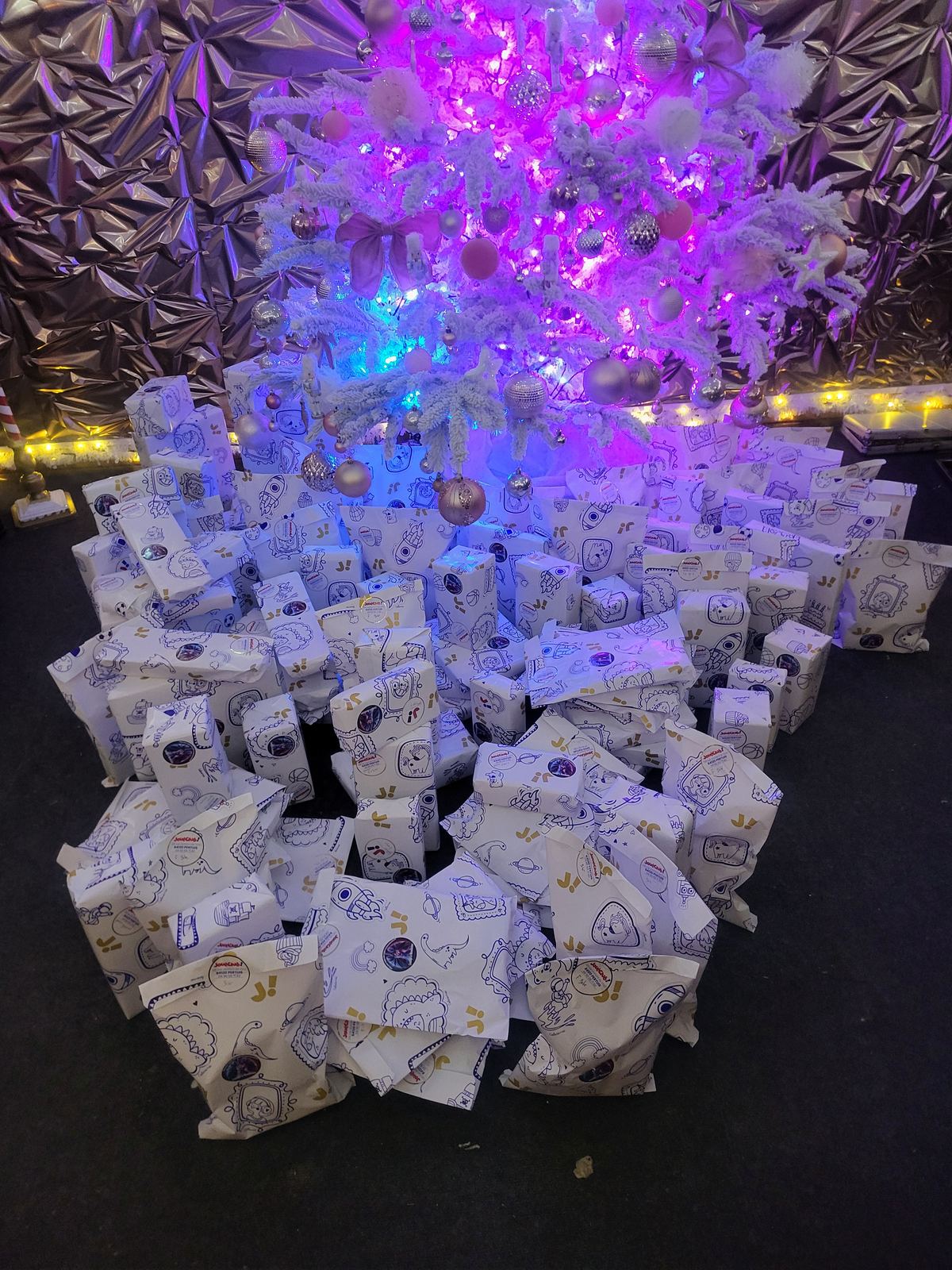 Emballage des cadeaux solidaires